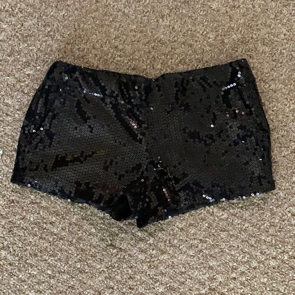Sequins shorts with pockets